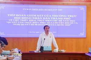 Vice Chairman of the HCMC People's Council Pham Thanh Kien speaks at the event. (Photo: SGGP)