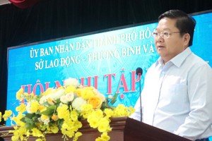 Director of the HCMC Department of Labor, Invalids and Social Affairs Le Van Thinh delivers his speech at the conference. (Photo: SGGP)