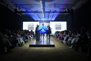 The Aquafina Vietnam International Fashion Week (AVIFW) Fall/Winter 2024 will take place at Quan Ngua Sports Complex in Hanoi from November 13 to 16.