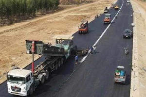 Work underway on the North-South expressway project, Eastern phase 2021-2025 (Photo: VietnamPlus)