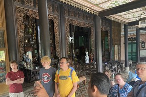 Foreign tourists visit the Binh Thuy ancient house in Can Tho City. (Photo: SGGP)
