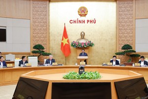Prime Minister Pham Minh Chinh addresses the Government’s monthly regular meeting on December 7. (Photo: SGG)