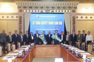 At the handover decision ceremony (Photo: SGGP)