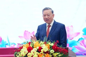 Party General Secretary To Lam addresses a meeting with 200 prominent intellectuals and scientists in Hanoi on December 30. (Photo: SGGP)