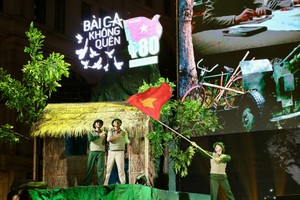 A dancing performance inspired from national history