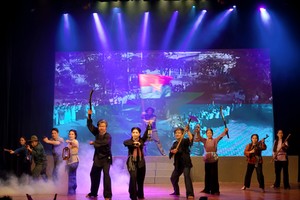 A scene in the cai luong classic play titled “Nguoi ven do" (People live in the suburban area) (Photo: SGGP)