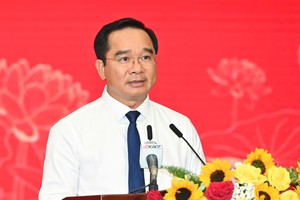 Chairman of the Ho Chi Minh City People's Committee, Nguyen Van Duoc, delivers his speech at the event. (Photo: SGGP)
