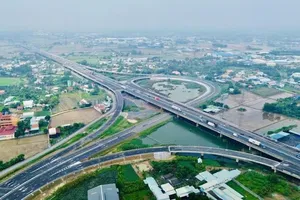 55km of Ben Luc-Long Thanh expressway to be completed by this year end