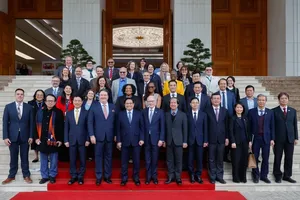 Prime Minister Pham Minh Chinh receives representatives of 21 leading US universities. Photo: SGGP)