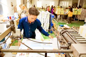 Workers are working at the Sai Gon Giai Phong Newspaper Printing Company. (Photo: SGGP)
