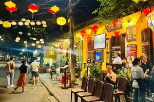 Tourists visit Hoi An ancient town.