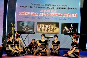 A traditional ritual of the H’re ethnic group is revived at the exhibition.