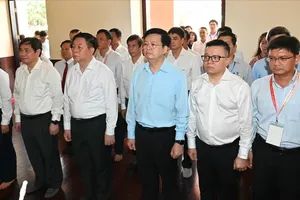Leaders offer incense to late President Ho Chi Minh at the Ho Chi Minh Museum-HCMC branch. (Photo: SGGP)