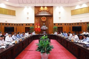 At the exclusive meeting to seek solutions to the US's new tariff policy, chaired by PM Pham Minh Chinh in Hanoi on May 6. (Photo: VNA)