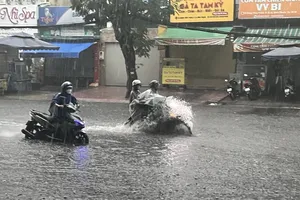 The Ho Chi Minh City People’s Committee has requested departments, Thu Duc City, and districts urgently accelerate the implementation of flood prevention projects ahead of the rainy season. (Photo: SGGP)