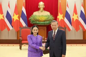 CPV General Secretary To Lam (right) receives Prime Minister of Thailand and leader of the Pheu Thai Party Paetongtarn Shinawatra in Hanoi on May 16. (Photo: SGGP)