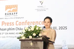 Dr. Ngo Phuong Lan, Chairwoman of the Vietnam Film Development Association, delivers her speech at the press conference (Photo: SGGP)