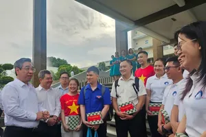 HCMC’s medical delegation provides healthcare services to soldiers on islands