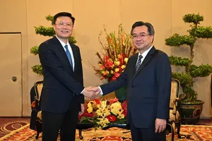 Standing Vice Secretary of the HCMC Party Committee, Nguyen Thanh Nghi, and Vice Secretary of the Party Committee of China’s Guangzhou City, Chen Xiāngtán (Photo: SGGP)