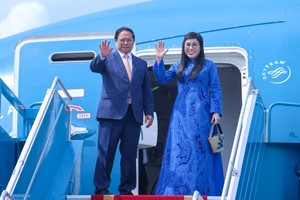 Prime Minister Pham Minh Chinh, his spouse Le Thi Bich Tran leave Hanoi on July 4 afternoon for Brazil to attend the expanded BRICS summit. (Photo:baochinhphu)