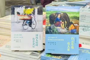 A book on Hanoians’ eating and drinking etiquette through the history by author Vu The Long, in its Chinese-language edition, has received the 2025 influential Southeast Asian book award in China. (Photo: sggp.org.vn)