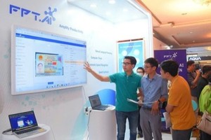 Customers experience FPT Corporation's AI technology. (Photo: FPT Corporation)