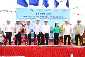 At the topping-out ceremony (Photo: VNU-HCM)