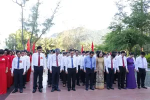 HCMC's leaders and officials attend the incense-offering ceremony. (Photo: SGGP)