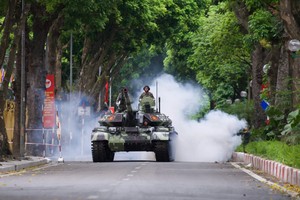 A convoy of tracked military vehicles from the Ministry of National Defense got ready for the second parade rehearsal for National Day.