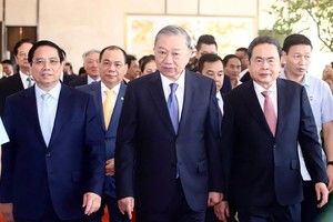Party General Secretary To Lam (C), Prime Minister Pham Minh Chinh (L), and National Assembly Chairman Tran Thanh Man (R), along delegates, attend the opening ceremony of the exhibition. (Photo: SGGP)