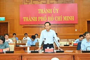 Secretary of the Ho Chi Minh City Party Committee, Tran Luu Quang, chairs a hybrid meeting of the Steering Committee for the Development of the Ho Chi Minh City International Financial Center on September 10. (Photo: SGGP)