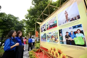 An exhibition is held at Lam Son Park, HCMC to mark 80th anniversary of Southern Resistance Day. (Photo: SGGP)