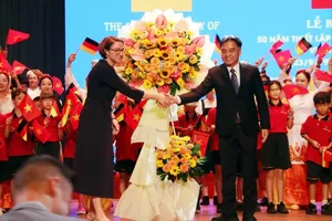 Vice Chairman of the Ho Chi Minh City People’s Committee, Nguyen Loc Ha (R), and Ms. Andrea Maria Sühl, German Consul General in the city (Photo: SGGP)