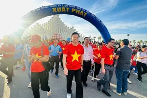 Leaders of Vung Tau Ward, alongside residents and tourists, kick off the Thang Tam Nghinh Ong (Whale Worshiping) Festival with a community walk.(Photo: SGGP)