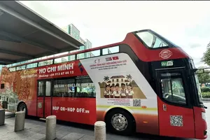 Double-decker sightseeing buses have been adorned with visuals and messages themed “Sun Without Borders” program. (Photo: SGGP)