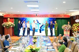 The Department of Administrative Management of Social Order (C06) under the Ministry on October 16 launches a pilot program to implement a solution for the identification and traceability of chemicals, chemical precursors through the VNeID platform. (Photo: SGGP)