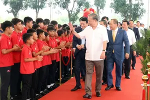 Party General Secretary To Lam attends a groundbreaking ceremony for a 60,000-seat FIFA-standard covered stadium in Hung Yen Province’s Nghia Tru Commune on October 19. (Photo: SGGP)