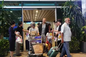 Scoot Airlines’ flight TR314, which originated from Singapore’s Changi International Airport and carried 174 passengers, lands at Da Nang International Airport on October 20, marking the airline’s inaugural flight to the city. (Photo: SGGP)