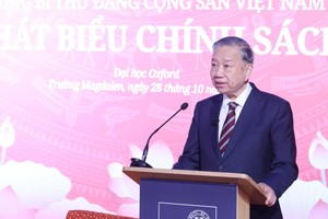 Party General Secretary To Lam delivers a policy address to professors, lecturers, researchers, students and friends of Vietnam at the University of Oxford on the afternoon of October 28 (Photo: VNA)