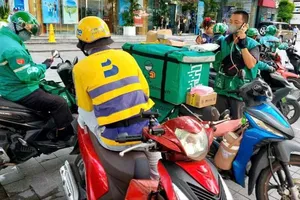 HCMC proposes completing legal framework for electric vehicle conversion