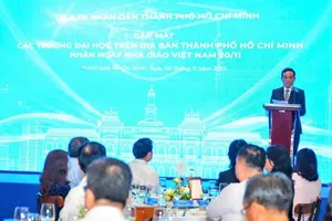 Secretary of the Ho Chi Minh City Party Committee Tran Luu Quang speaks at the meeting. (Photo: SGGP)