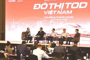 Experts engage in discussions at the seminar. (Photo: SGGP)