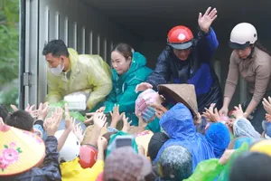 Volunteer groups from across the country support Dak Lak Province. (Photo: SGGP)