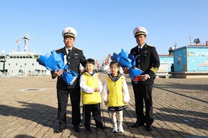 Frigate 015-Tran Hung Dao visits China