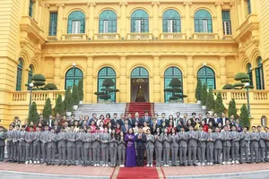 Vice President Vo Thi Anh Xuan met with and commended teachers and students who won awards at the 2025 international Olympiads and science & engineering competitions at the Presidential Palace on December 12.