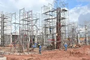 Workers on site at the Phu Quoc International Airport expansion project, a key initiative supporting APEC 2027 (Photo: SGGP)