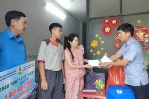 Providing savings accounts to support union members facing hardship and serious illness (Photo: SGGP)