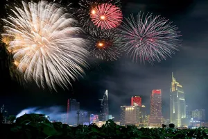 Fireworks light up the skies over Ho Chi Minh City. (Photo: SGGP)