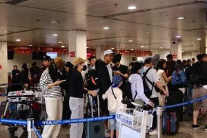 Ho Chi Minh City strengthens traffic safety measures at Tan Son Nhat Airport. (Photo: SGGP)