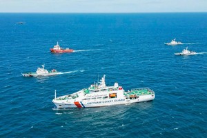 Coast guard flotillas on patrol and guard duty for Party Congress (Photo: SGGP)